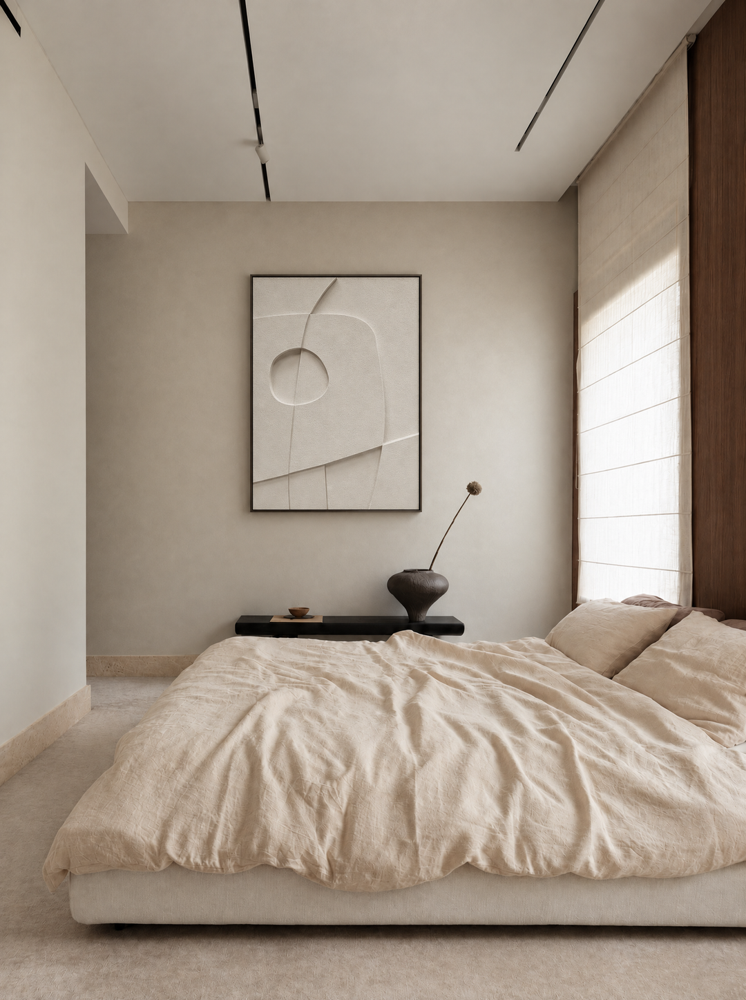 Curva Orma above a black bench in a bedroom