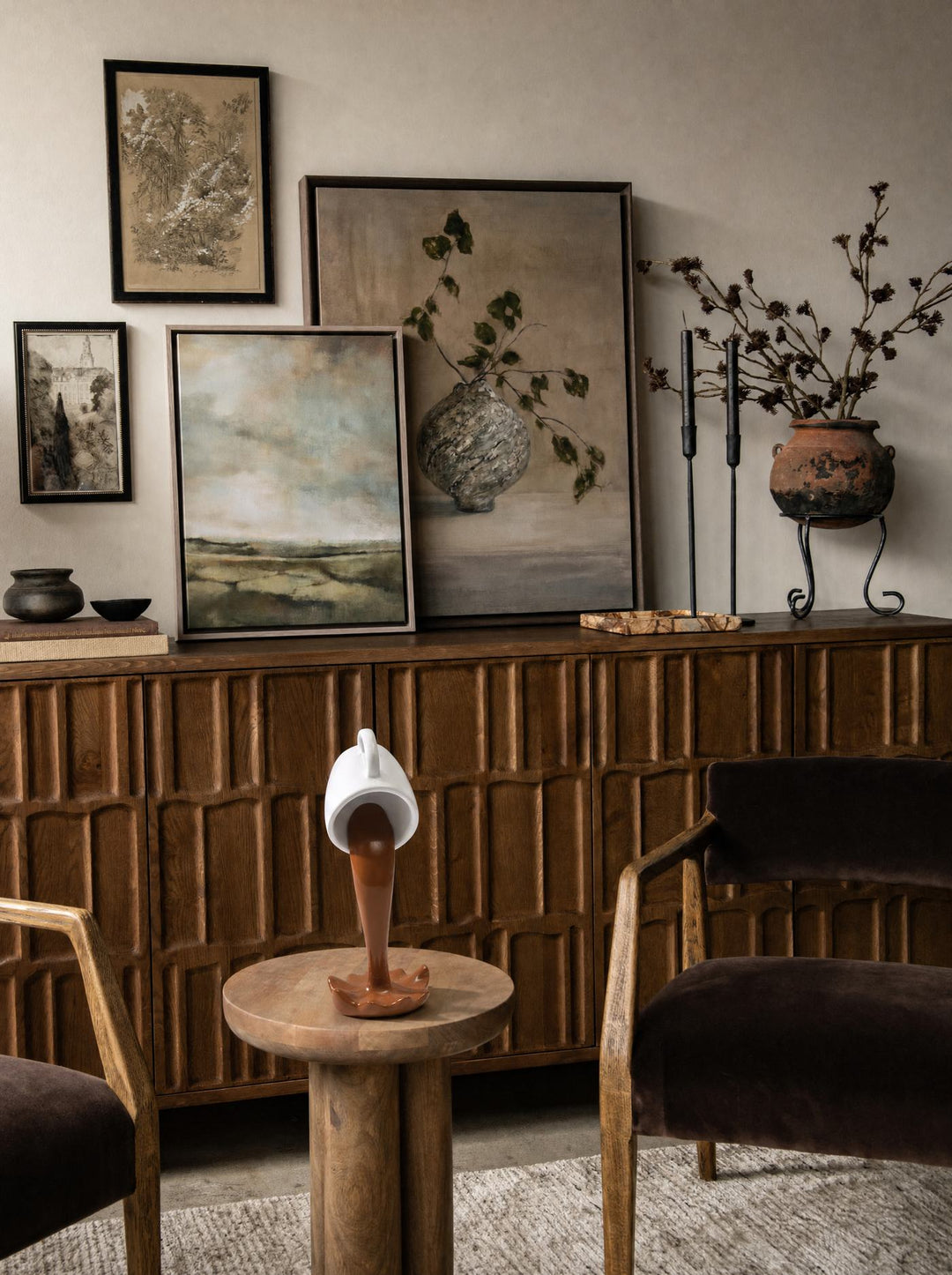 CaffèInAria sculpture on a cream pedestal beside a sideboard